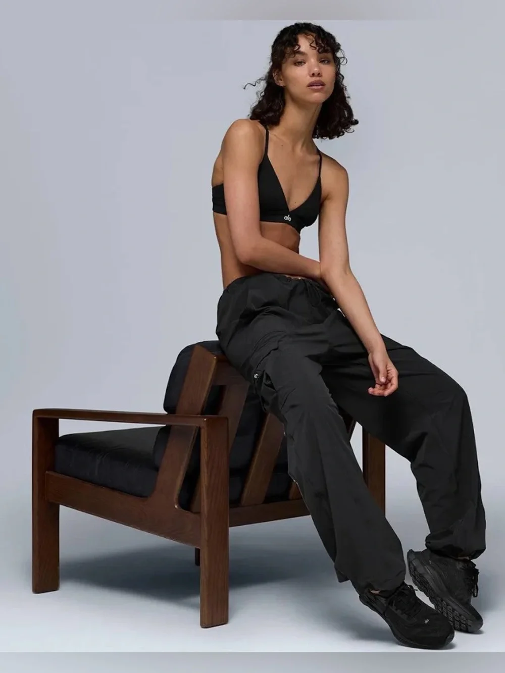 NWOT Alo Yoga Low Rise Megastar Cargo Pants in black size L